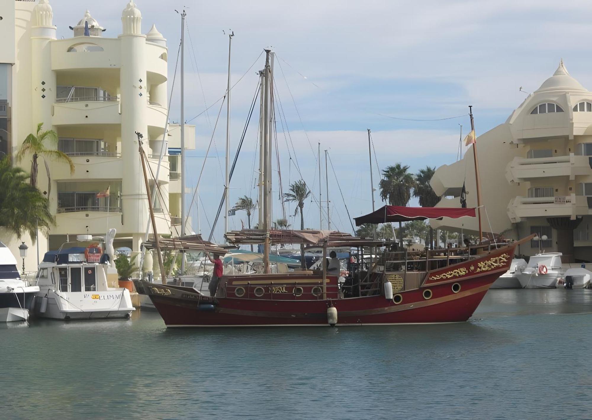 Next To Puerto Marina And The Beach Benalmádena Exteriör bild